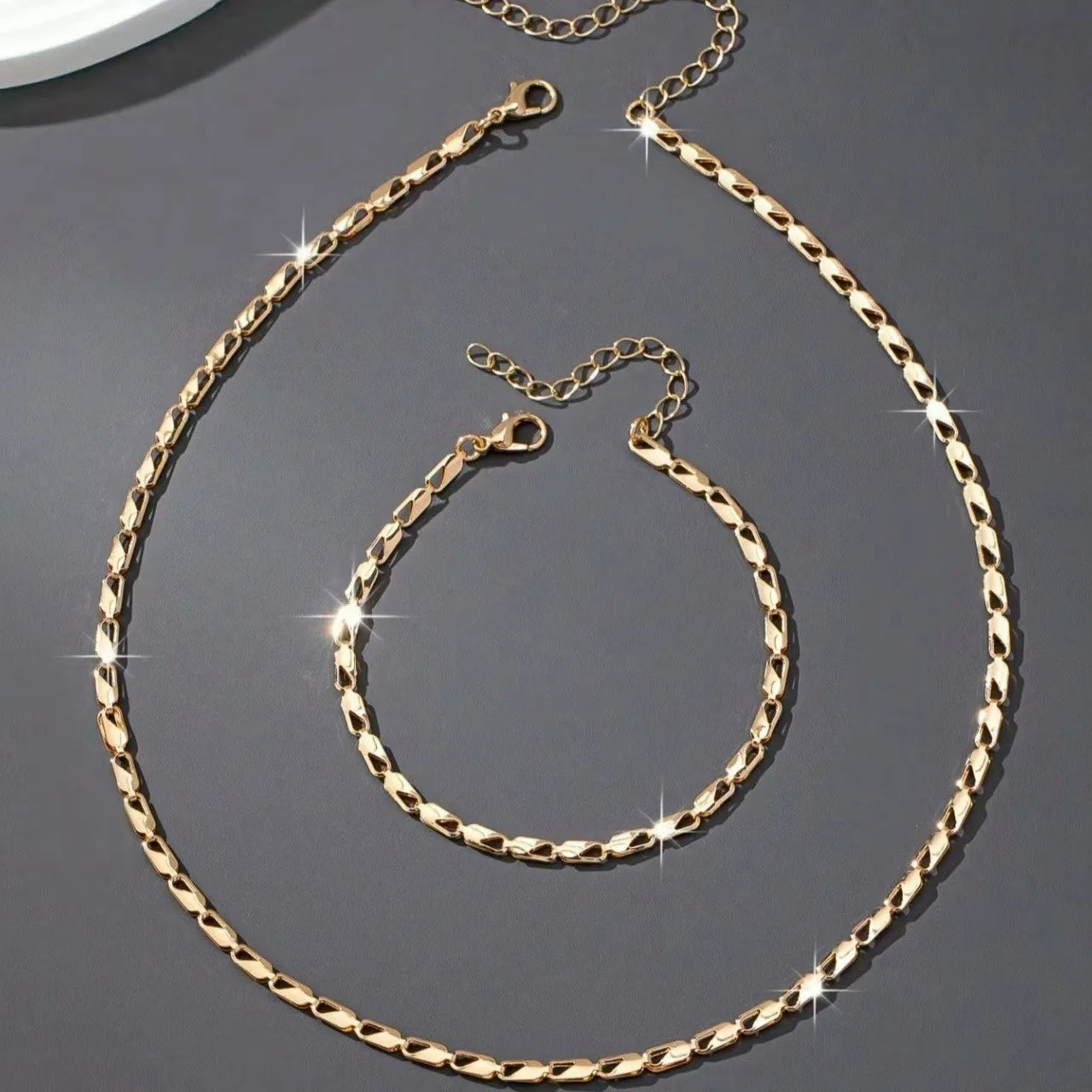 A Set of Sexy and Luxurious Women's Necklaces, Bracelets, Fashionable and Versatile Women's Jewelry Sets