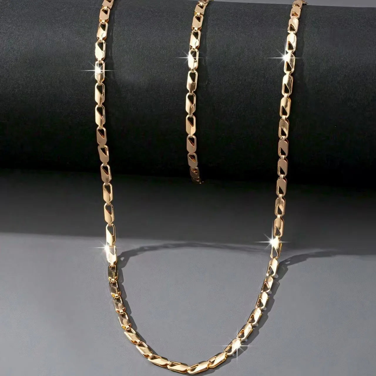 A Set of Sexy and Luxurious Women's Necklaces, Bracelets, Fashionable and Versatile Women's Jewelry Sets