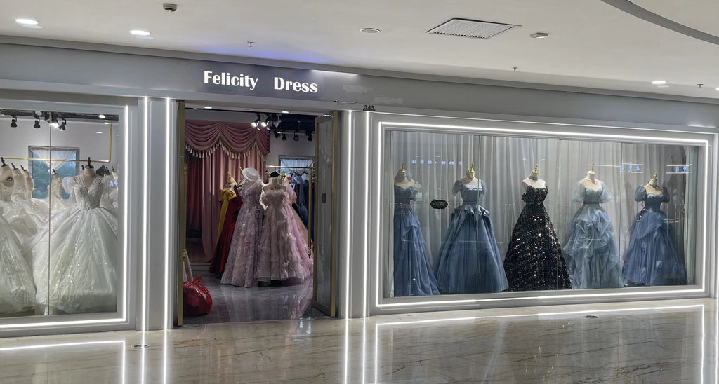 Felicity Gorgeous Plus Size Mother of the Bride Dresses 2025 Customized Sheath V-Neck Wedding Guest Dress Applique Evening Gown